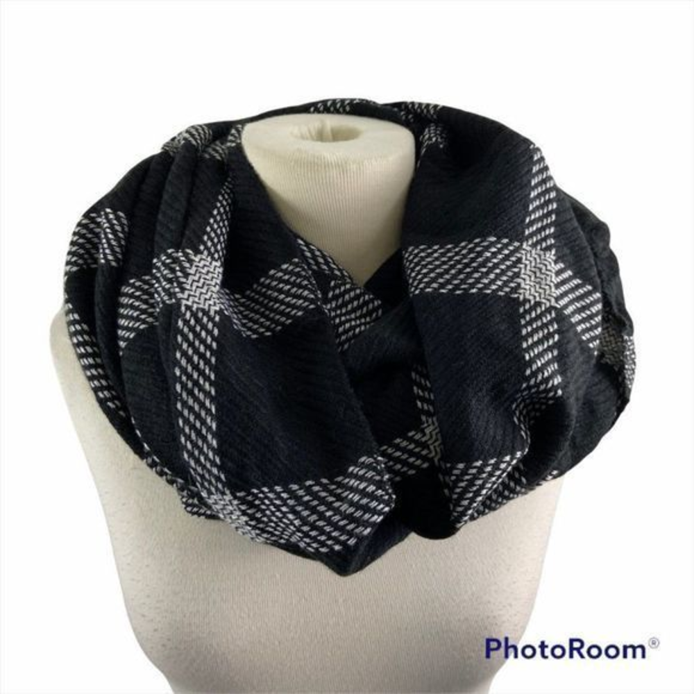 NWT MODENA Black Grey‎ Plaid Infinity Scarf